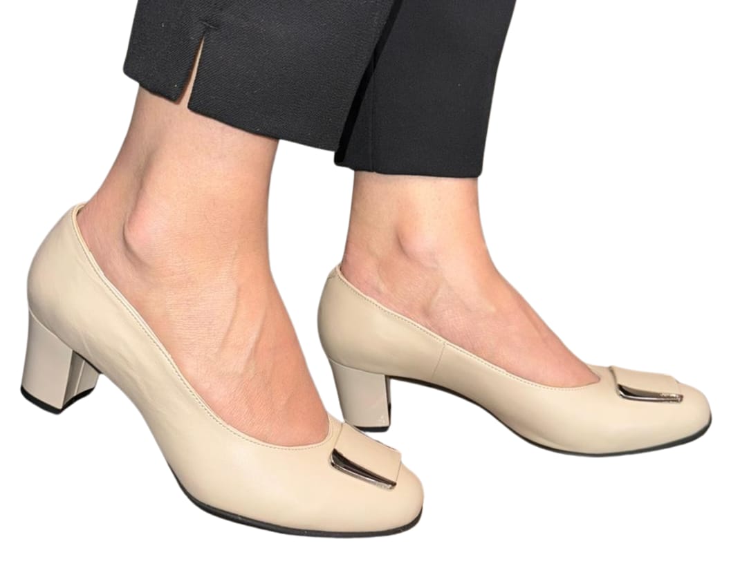 Pantofi eleganți bej din piele naturală cu toc gros de 5 cm – confort și stil pentru fiecare zi