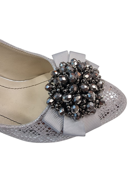 Sandale argintii din piele naturală cu toc și fundiță cu pietre – eleganță pentru evenimente speciale