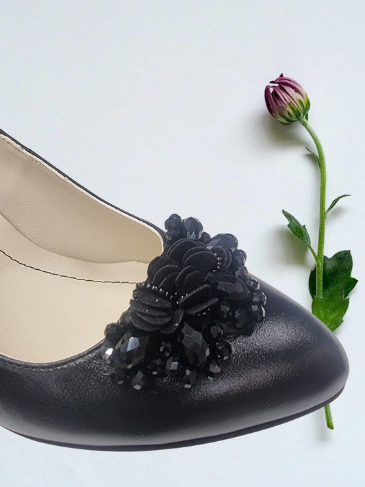 Pantofi eleganți negri din piele naturală cu aplicație decorativă și toc 7 cm