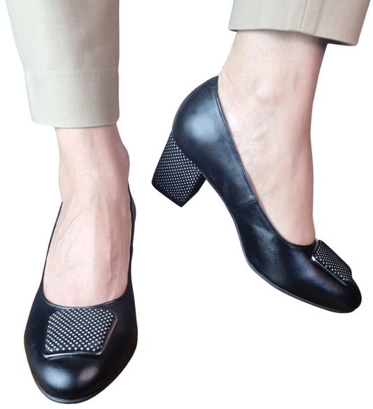 Pantofi negri din piele cu toc gros și detalii cu buline – eleganță și confort