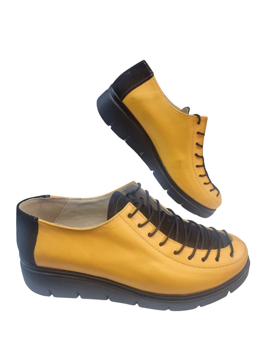 Pantofi casual damă din piele galbenă cu șiret decorativ și talpă neagră