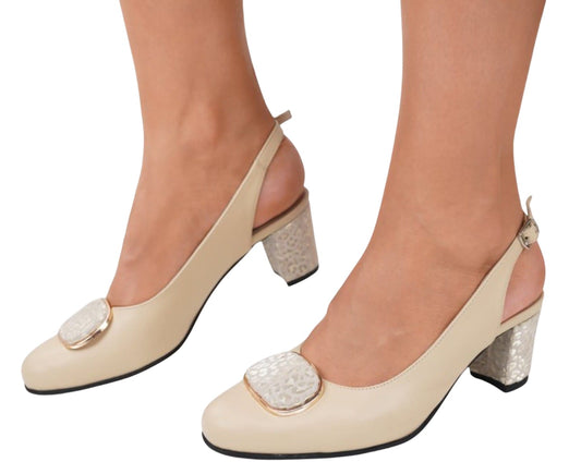 Sandale elegante damă bej cu toc gros de 5 cm și decor metalic