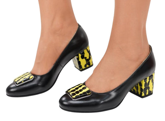 Pantofi damă negri cu toc gros imprimeu galben – piele naturală, eleganță cu personalitate
