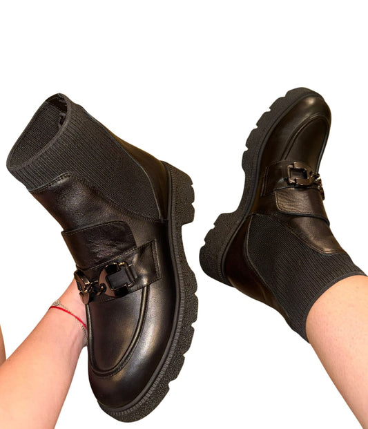 Ghete damă negre din piele naturală cu partea superioară tricotată și accesoriu metalic