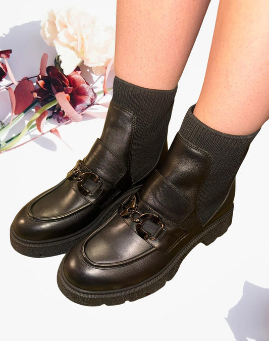 Ghete damă negre din piele naturală cu partea superioară tricotată și accesoriu metalic