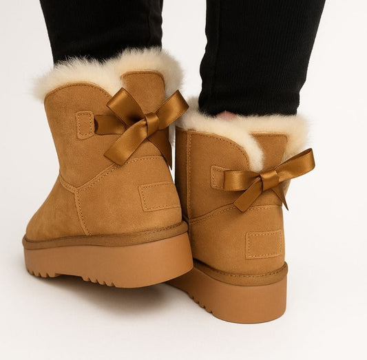 Ghete călduroase cu fundiță la spate camel – blană sintetică, talpă groasă 3/4 cm (35–40)