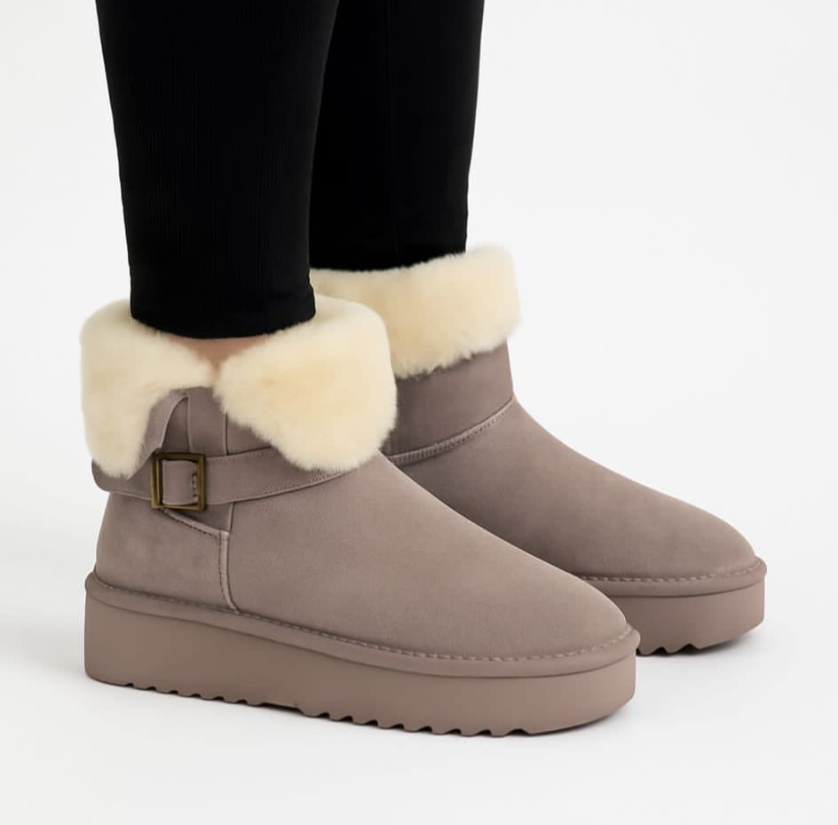 Ghete îmblănite damă bej taupe cu cataramă laterală și talpă groasă – 3/4 cm