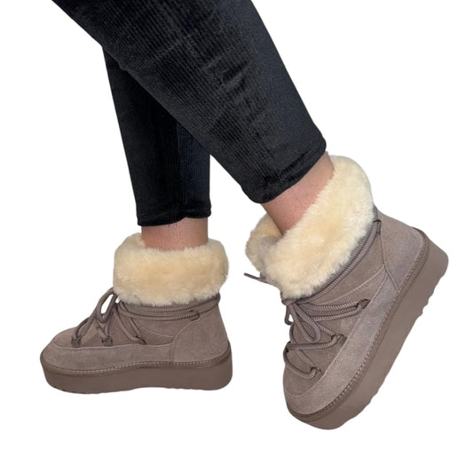 Ghete îmblănite damă bej taupe din piele întoarsă cu șiret și talpă groasă – 3/4 cm