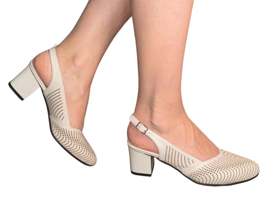 Sandale crem damă din piele naturală – perforate, toc gros 5 cm, stil elegant și aerisit