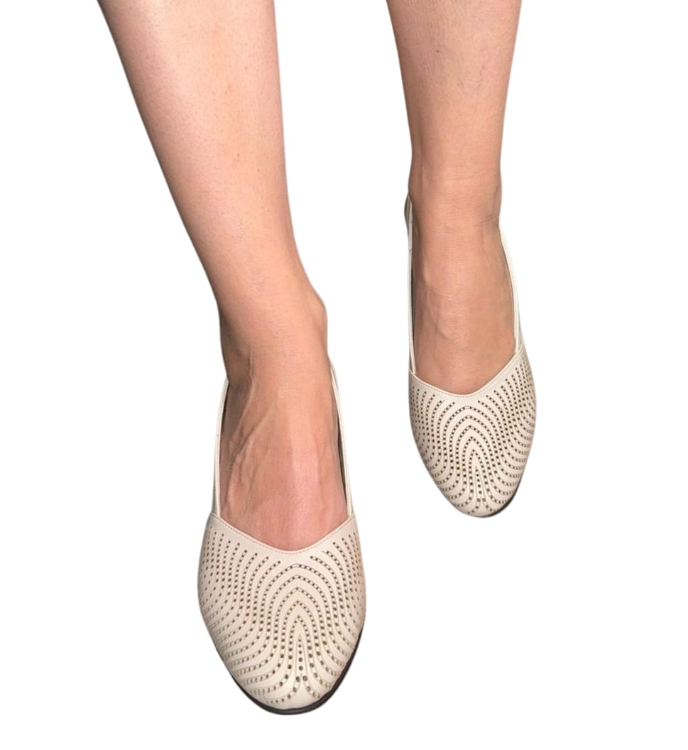 Sandale crem damă din piele naturală – perforate, toc gros 5 cm, stil elegant și aerisit