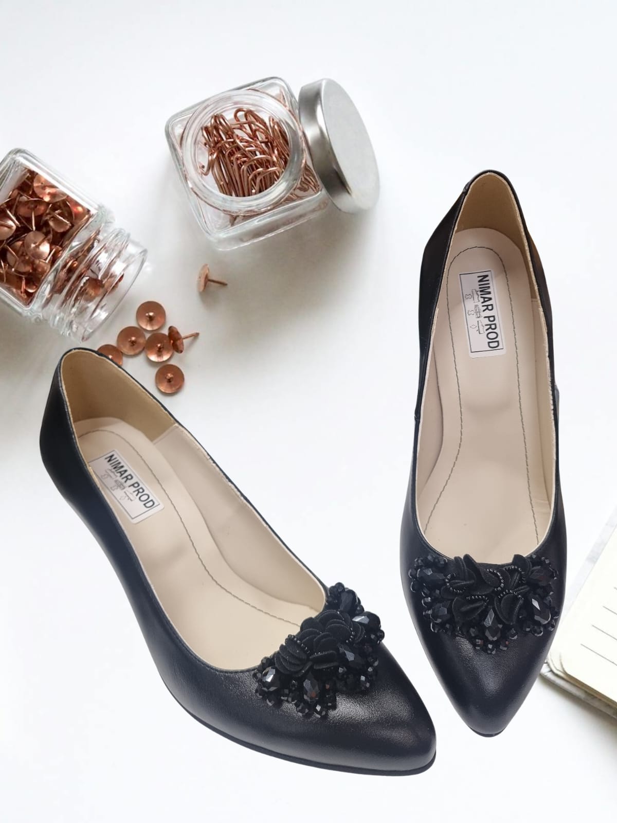Pantofi eleganți negri din piele naturală cu aplicație decorativă și toc 7 cm