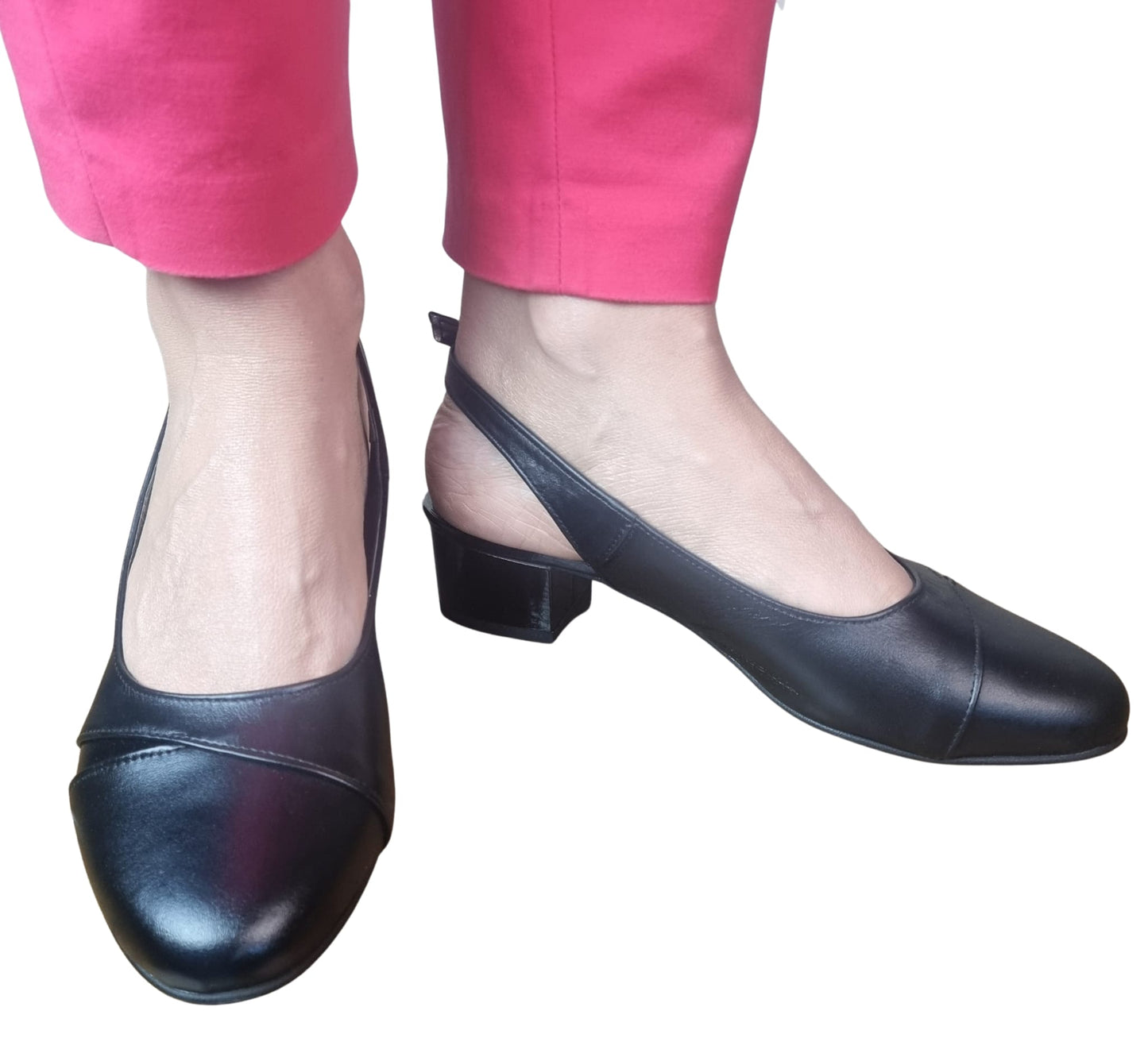Sandale Elegante Slingback din Piele Neagră cu Toc Mic – 4.5 cm