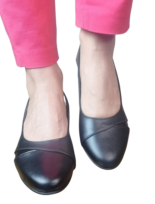 Sandale Elegante Slingback din Piele Neagră cu Toc Mic – 4.5 cm