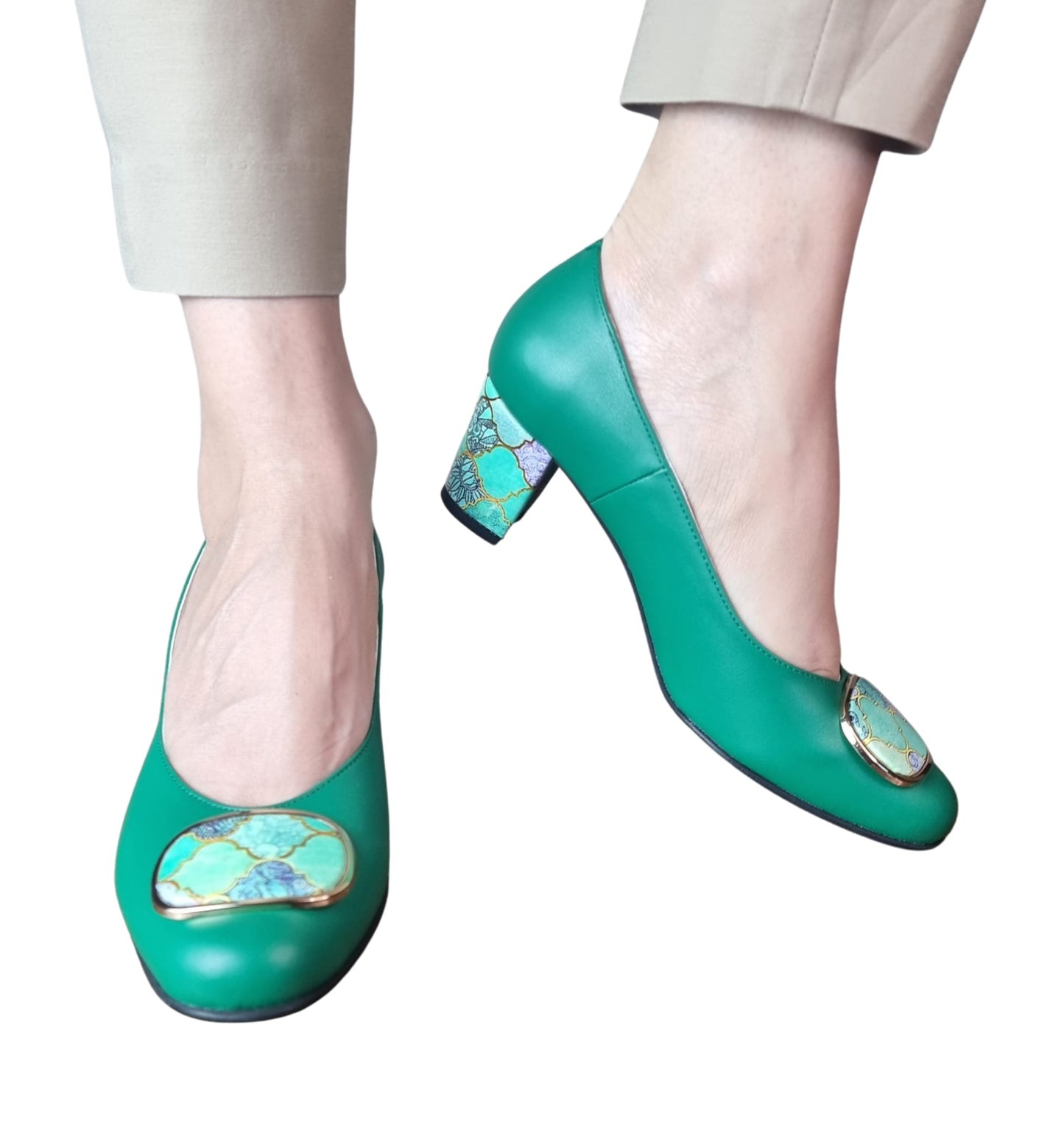 Pantofi verzi din piele naturală cu toc gros de 5 cm – detaliu floral elegant