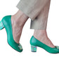 Pantofi verzi din piele naturală cu toc gros de 5 cm – detaliu floral elegant