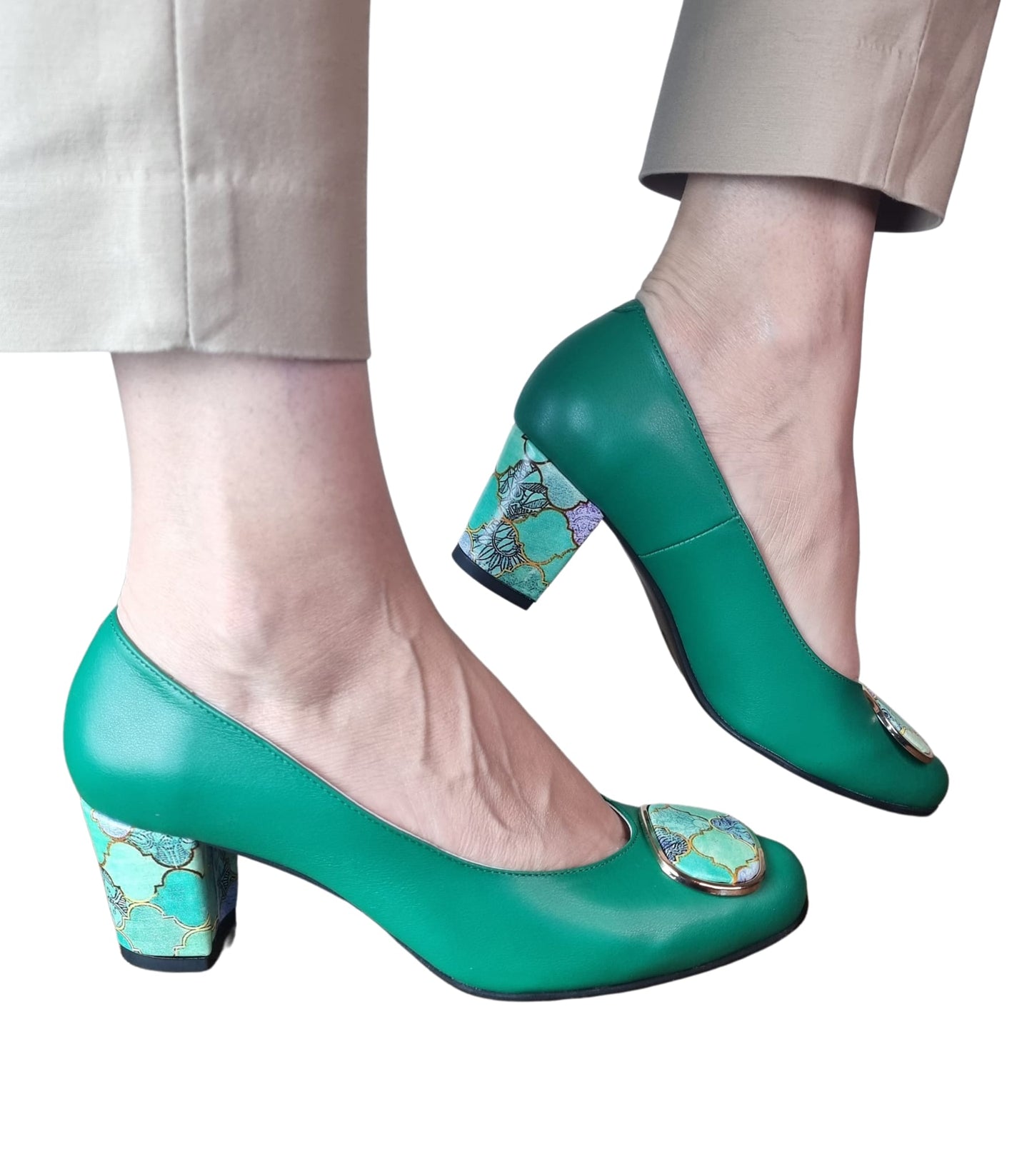 Pantofi verzi din piele naturală cu toc gros de 5 cm – detaliu floral elegant