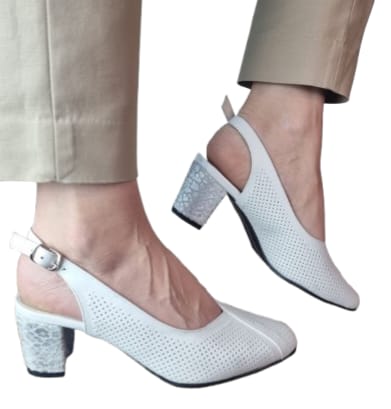 Sandale perforate din piele naturală, cu toc gros de 5 cm – confort și eleganță