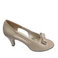 Pantofi eleganți crem cu toc de 7 cm și fundiță decorativă – decupaj lateral rafinat