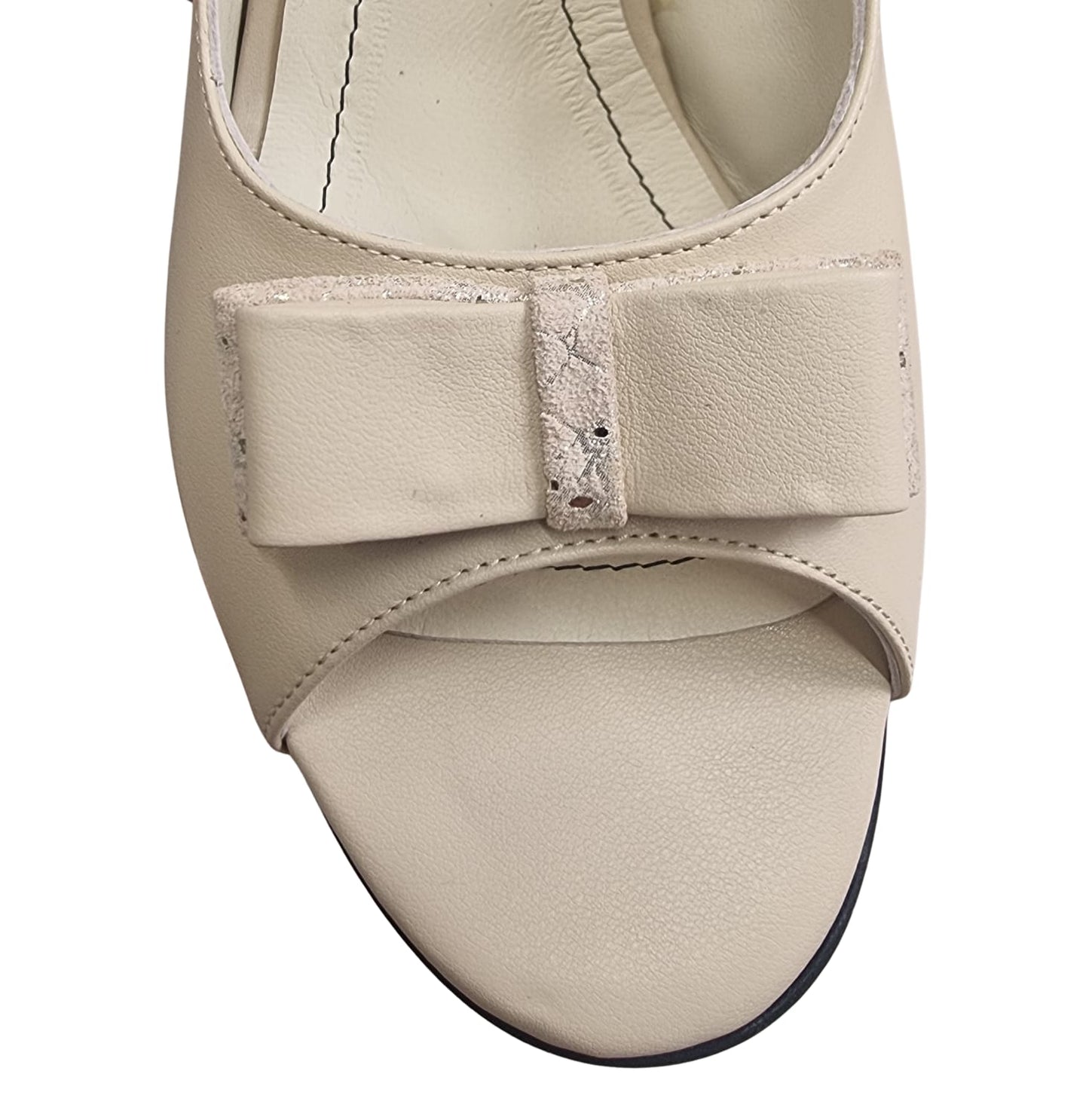 Pantofi eleganți crem cu toc de 7 cm și fundiță decorativă – decupaj lateral rafinat