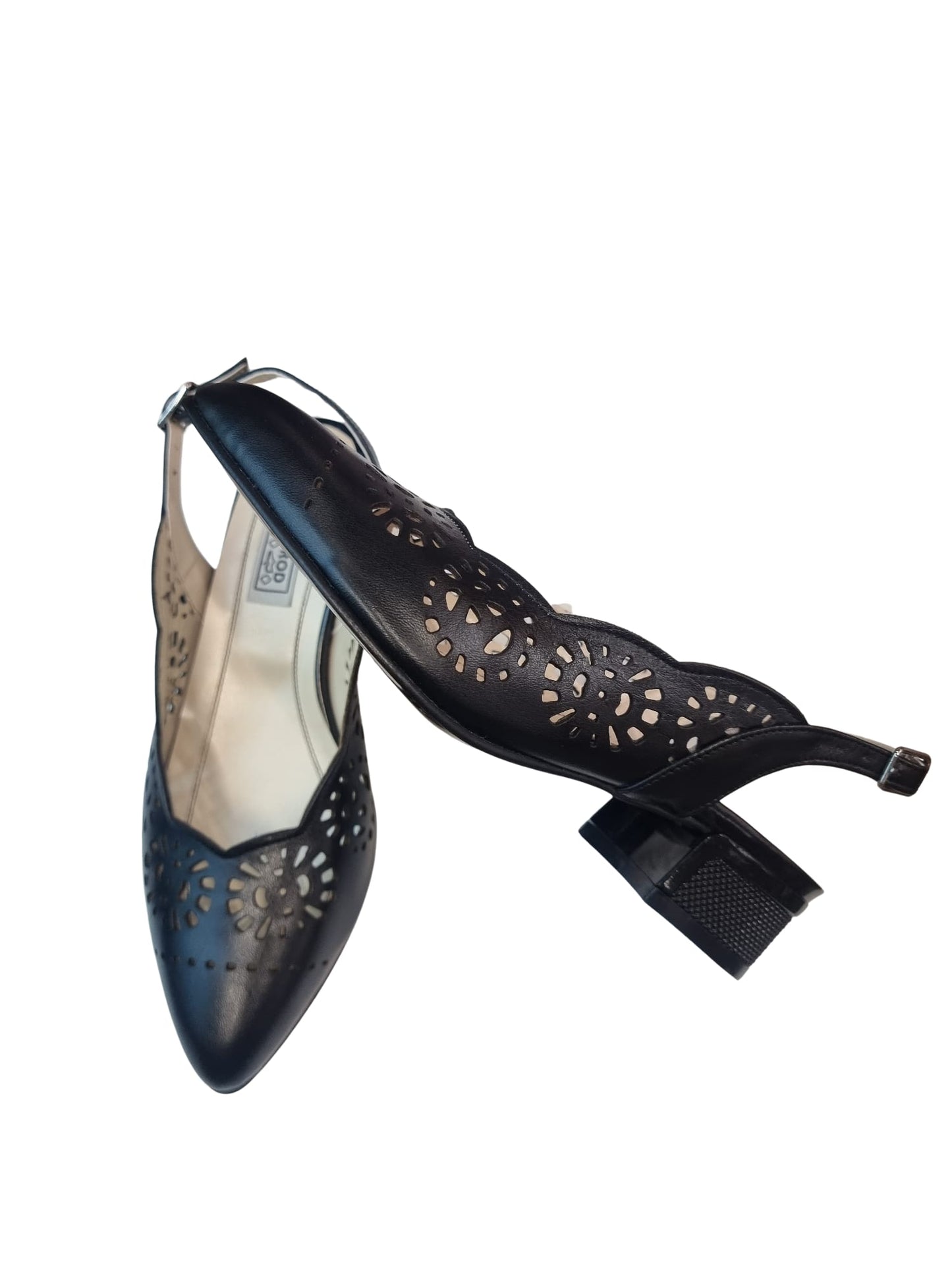 Pantofi decupați negri cu toc de 3 cm și model perforat – eleganță cu confort zilnic