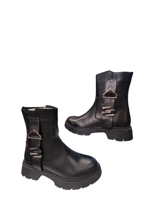 Ghete damă negre din piele naturală cu accesorii metalice laterale și talpă groasă – 3 cm