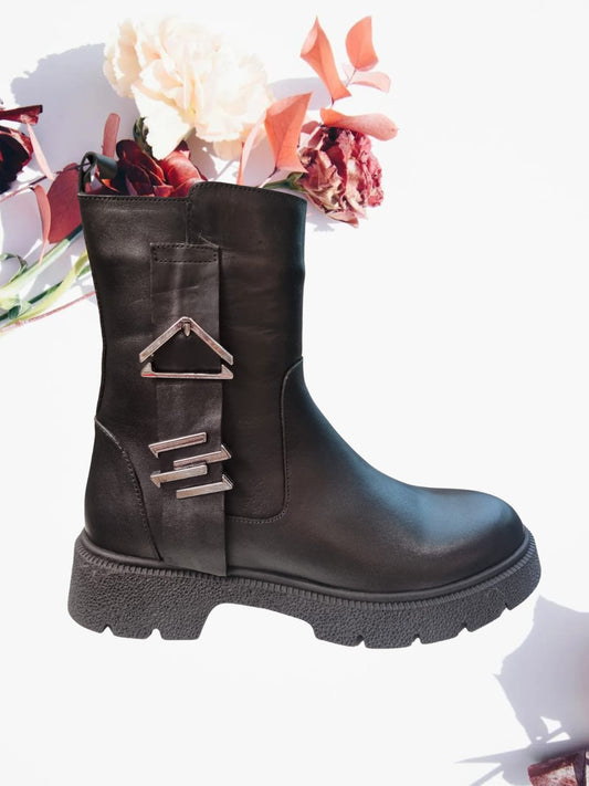 Ghete damă negre din piele naturală cu accesorii metalice laterale și talpă groasă – 3 cm