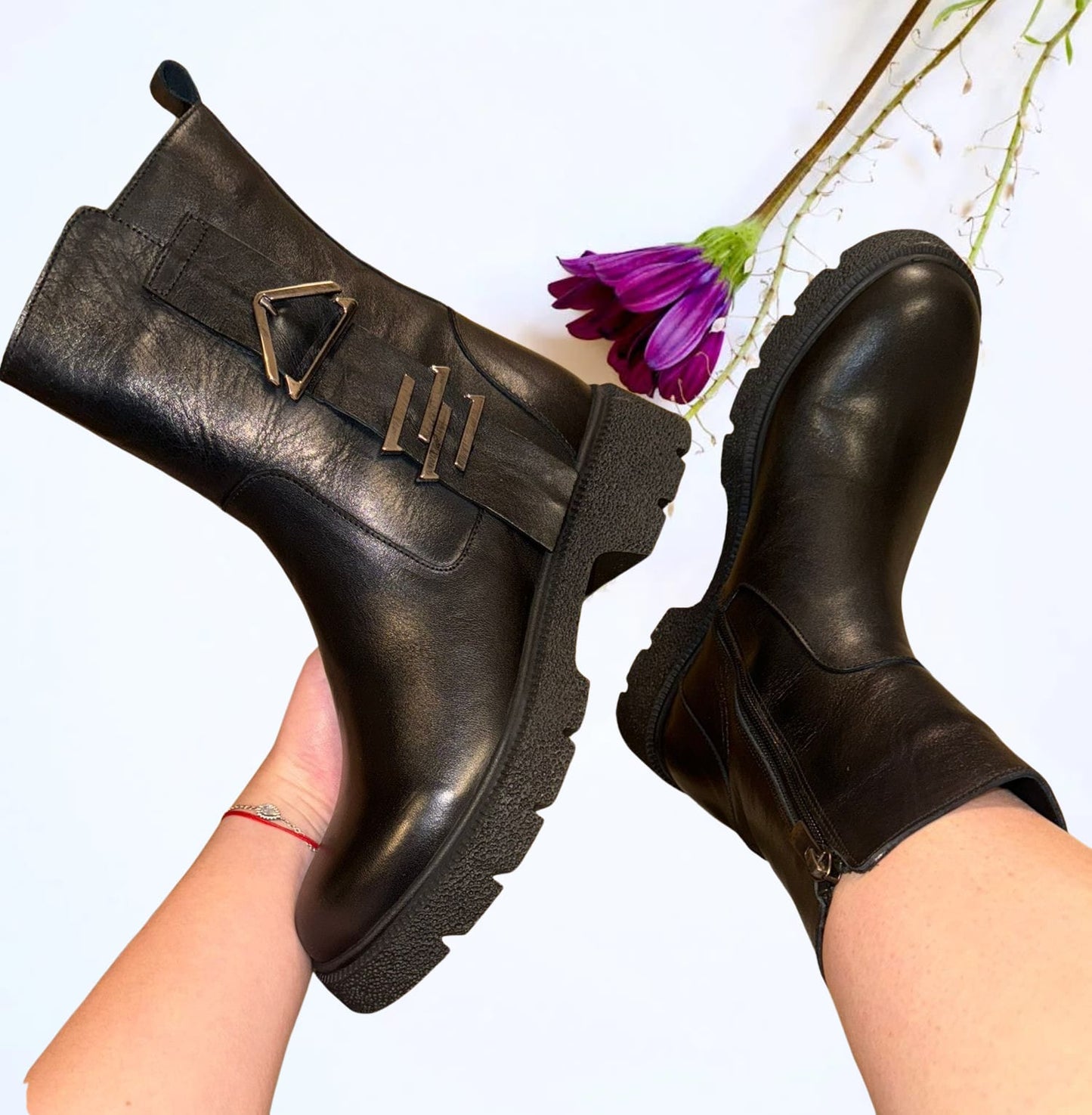 Ghete damă negre din piele naturală cu accesorii metalice laterale și talpă groasă – 3 cm