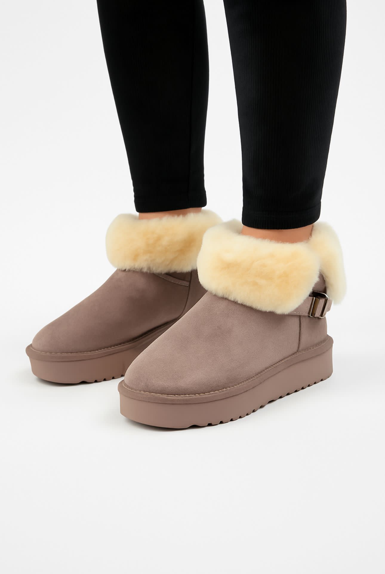 Ghete îmblănite damă bej taupe cu cataramă laterală și talpă groasă – 3/4 cm