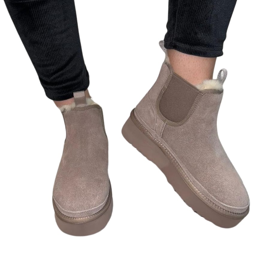 Ghete damă taupe din piele întoarsă cu blană și talpă groasă – 3/4 cm