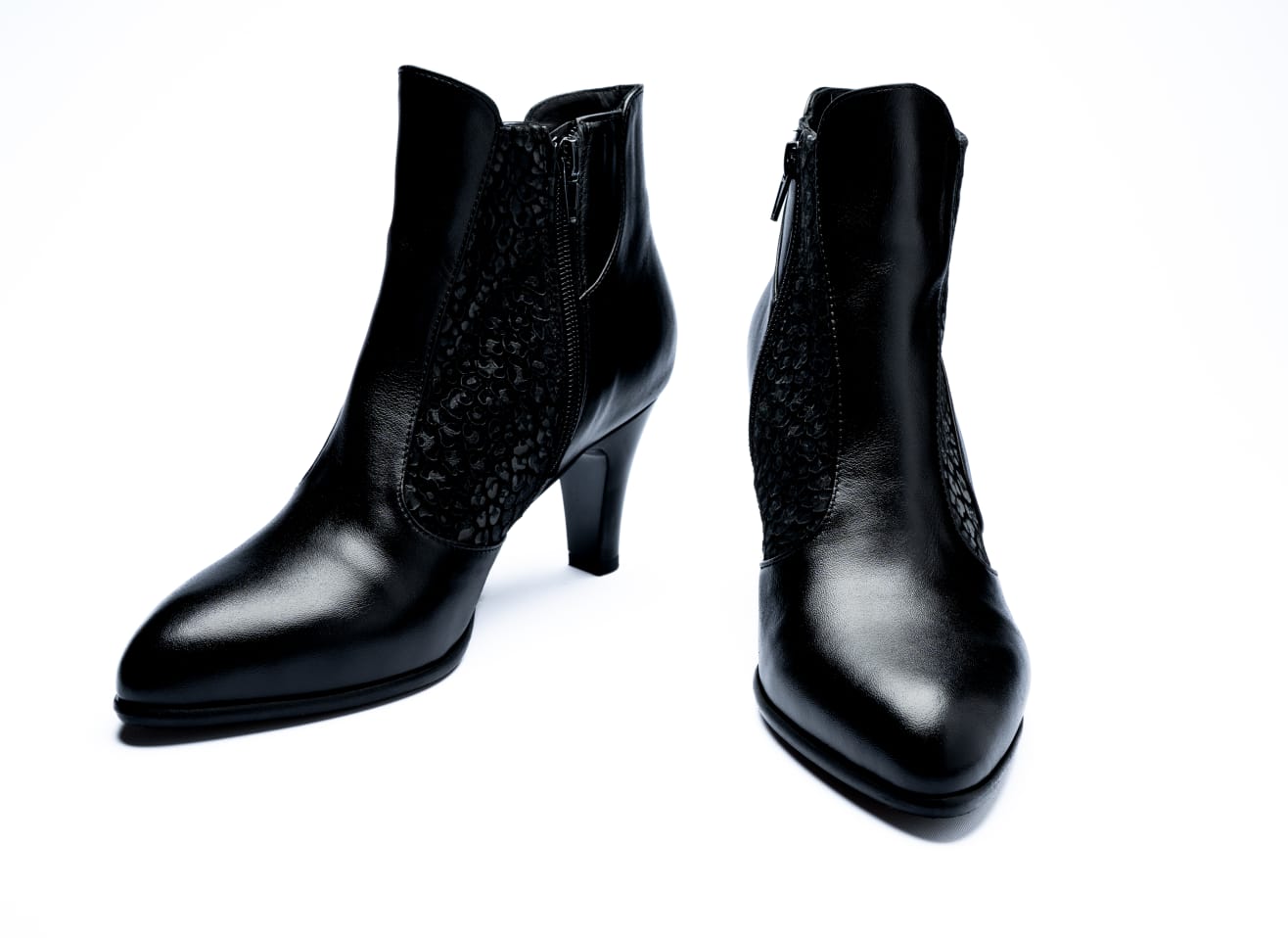 Botine Dama Piele Naturală Negre – Toc Subțire 7 cm, Model Elegant cu Detalii Decorative