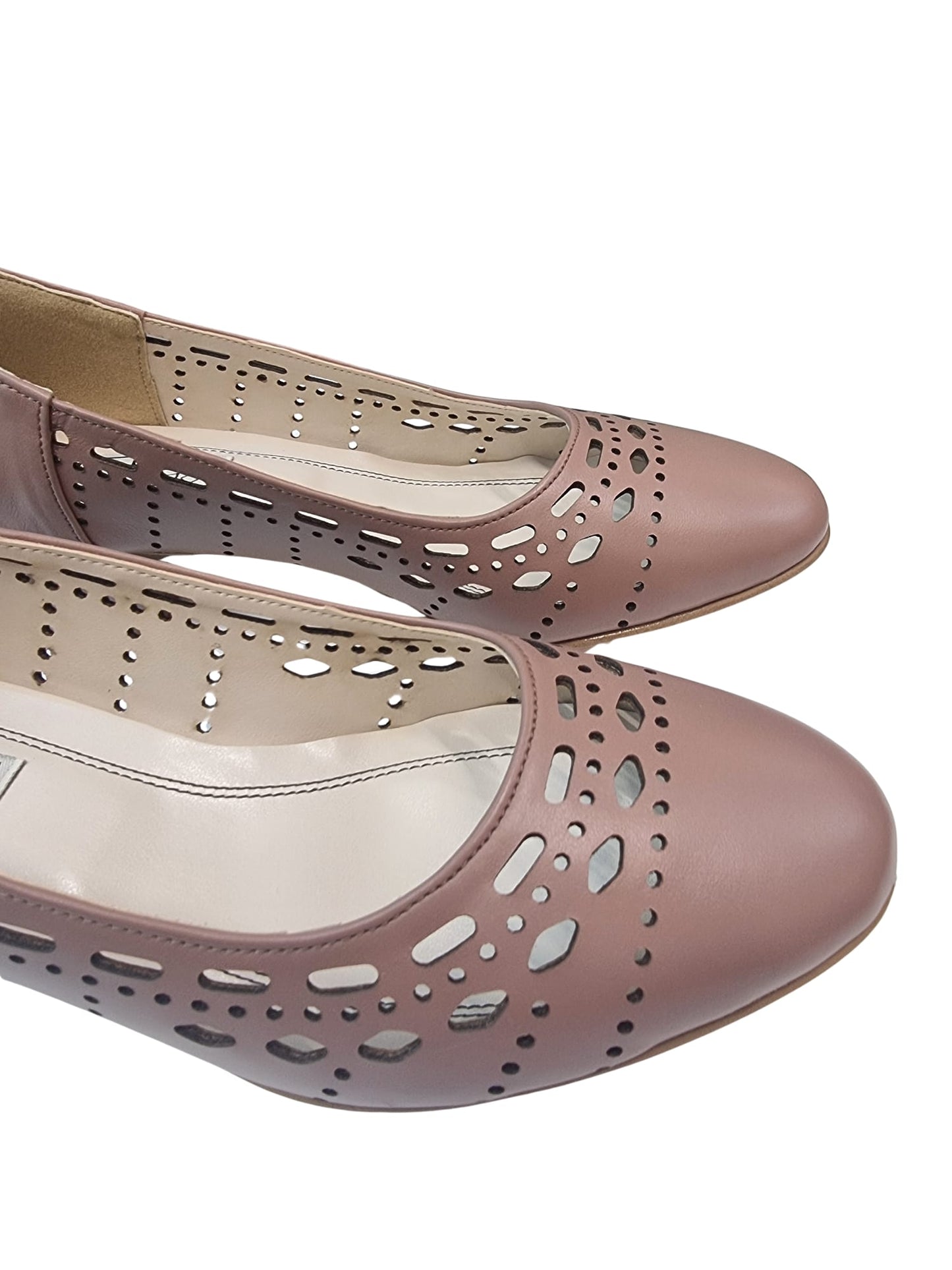 Pantofi damă bej perforați din piele naturală, toc gros 3 cm – Eleganță și confort